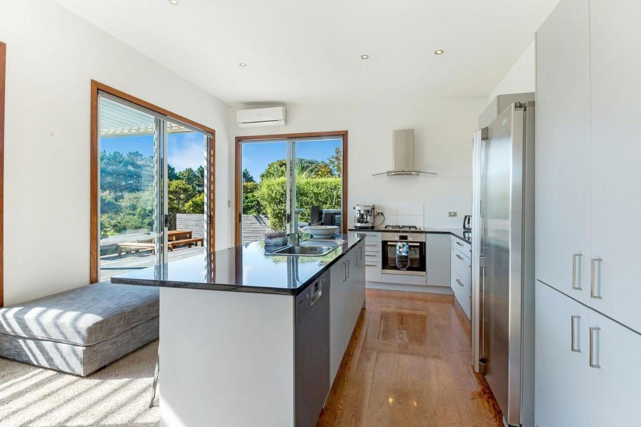 Karaka Sanctuary With Spa Pool By Waiheke Unlimited Oneroa Habitación foto