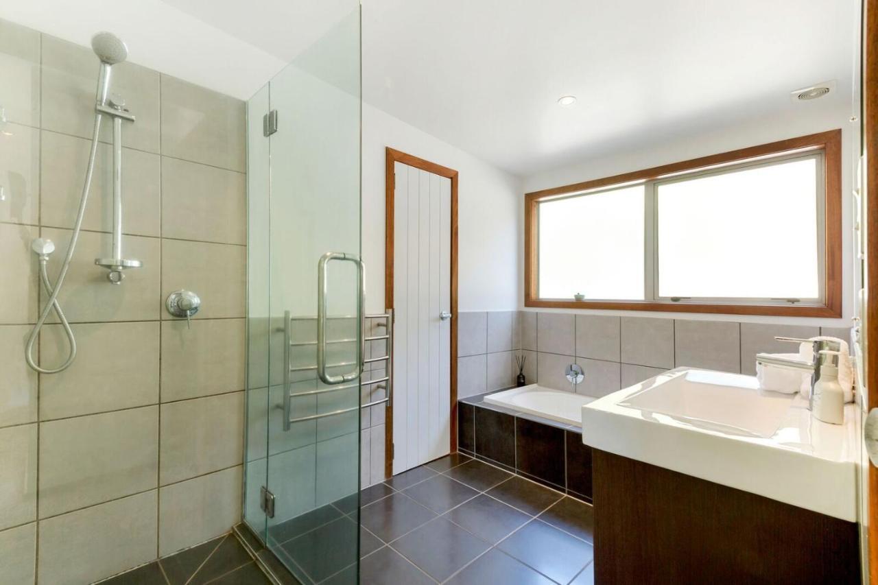 Karaka Sanctuary With Spa Pool By Waiheke Unlimited Oneroa Habitación foto