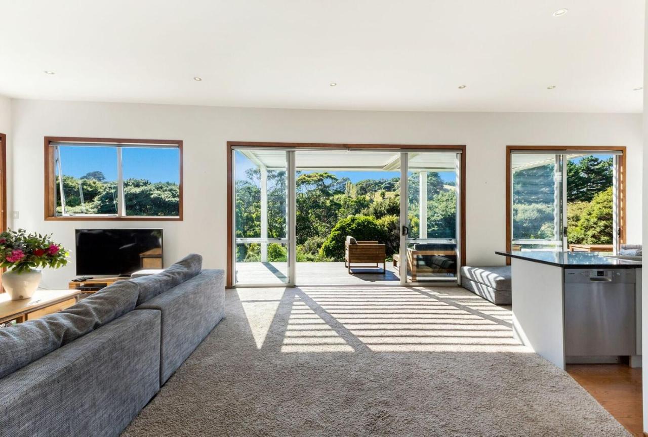 Karaka Sanctuary With Spa Pool By Waiheke Unlimited Oneroa Habitación foto